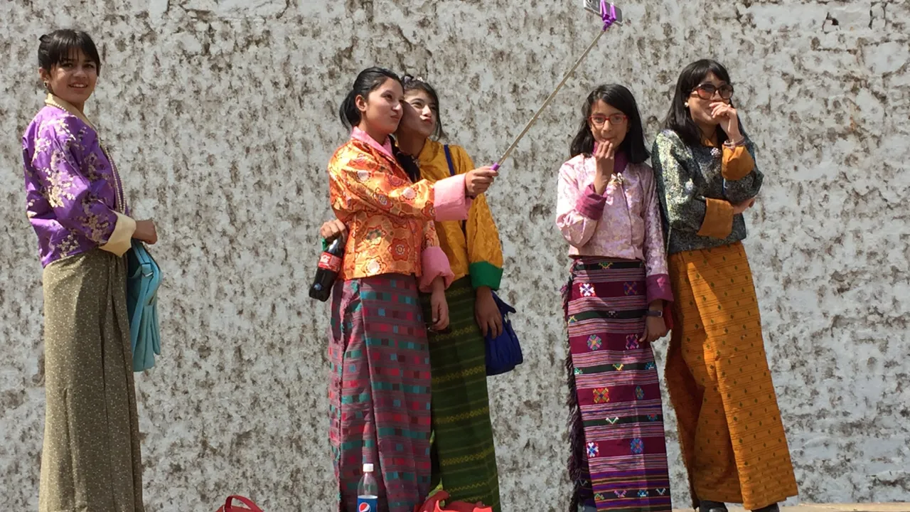 Trutmund til selfien. Motivet blev snappet af rejseleder Betina Randskov under en rejse til Bhutan.