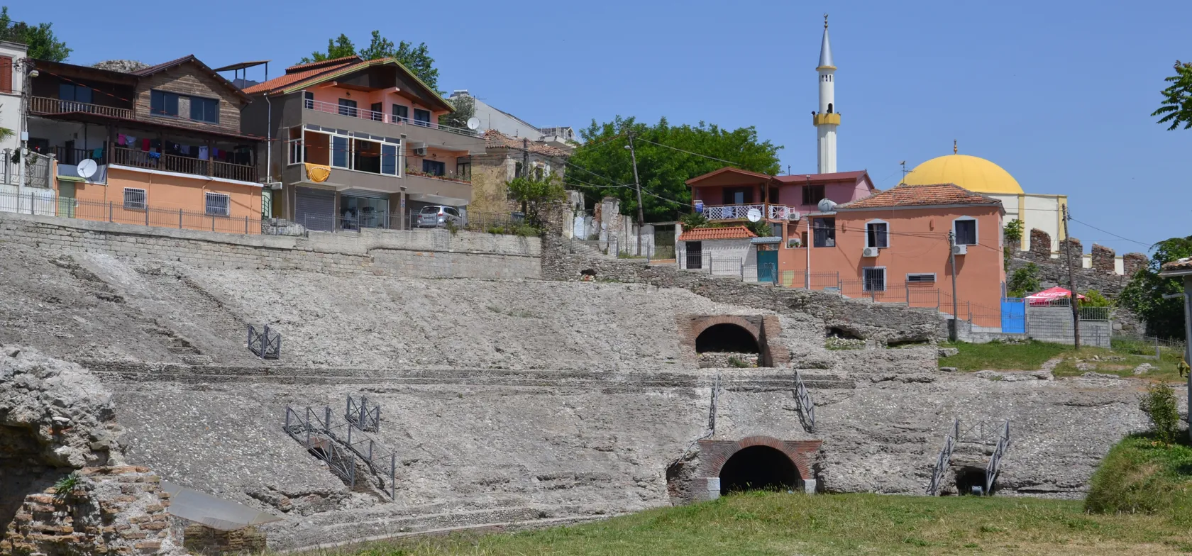 I Durres i Albanien ser vi de historiske rester af amfiteateret. Foto Gert Lynge Sørensen