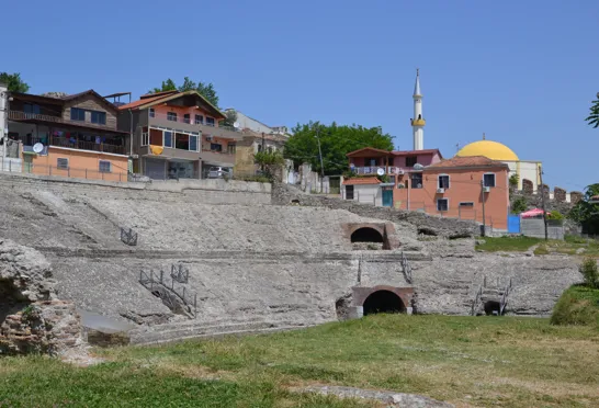 I Durres i Albanien ser vi de historiske rester af amfiteateret. Foto Gert Lynge Sørensen