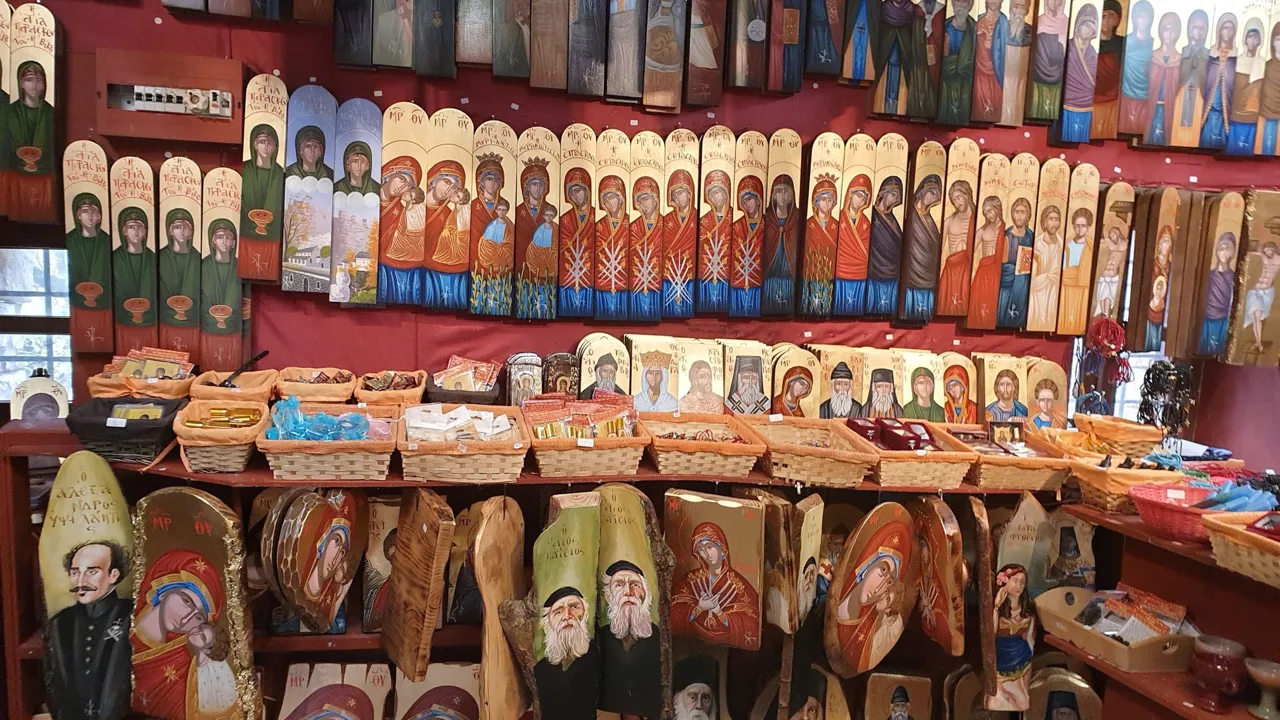 Moderne ikonmalerier fås flere steder. Foto Kirsten Gynther Holm