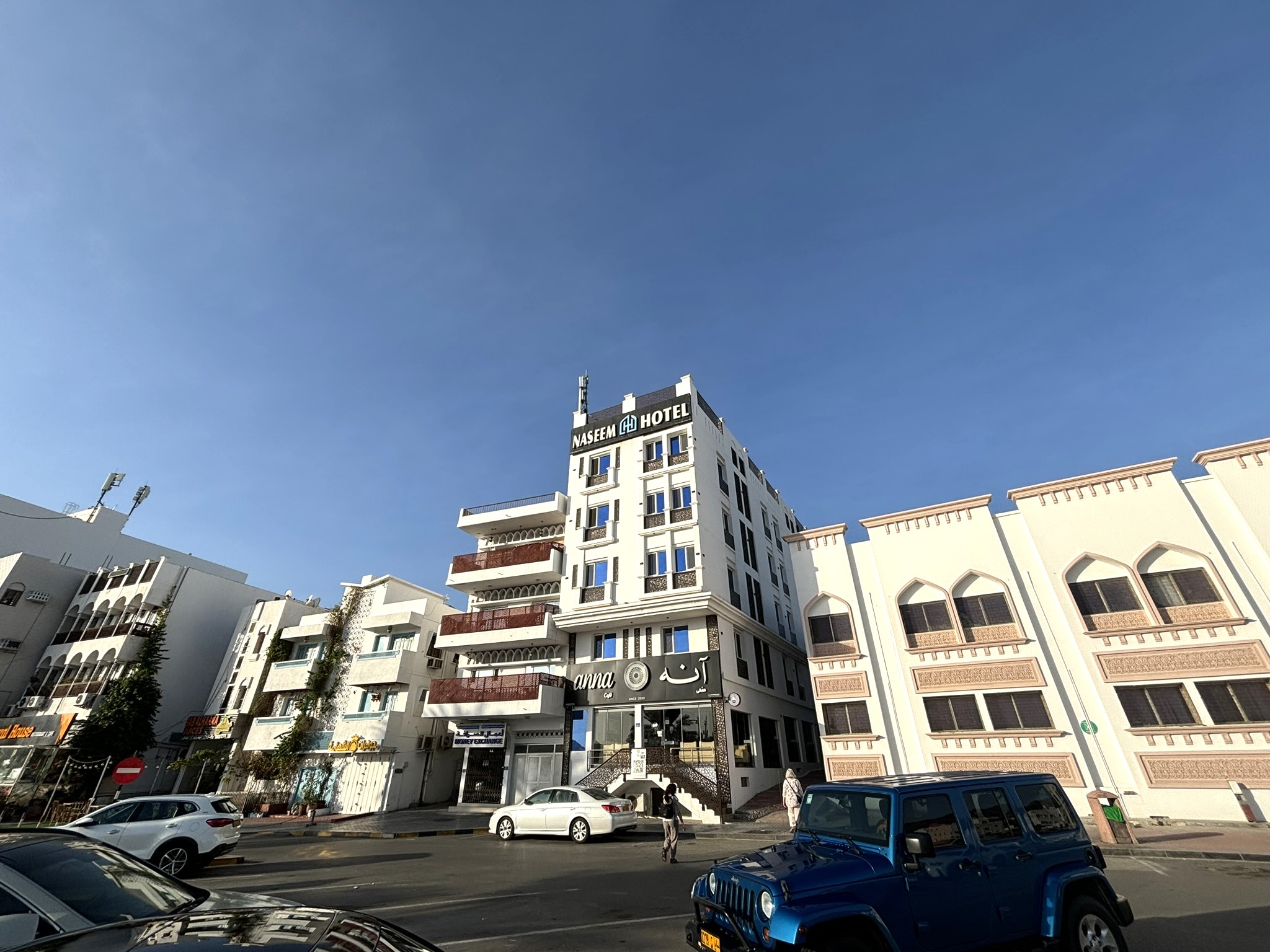 Vi bor lige ud til vandet og cornichen i Muscat på Hotel Naseem - Foto Brzost Lindby-Andersen