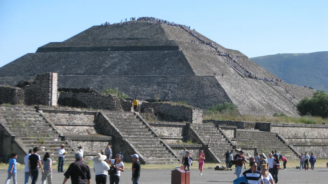 Teotihuacán imponerer med sin enorme størrelse. Foto Vagn Olsen