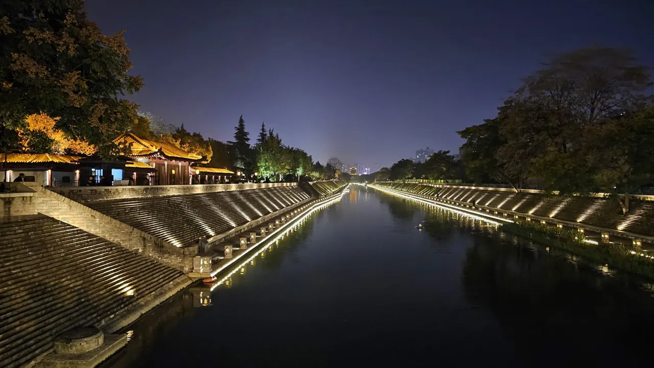 Det muslimske kvarter i Xian er smukt belyst om aftenen. Foto Carsten Lorentzen