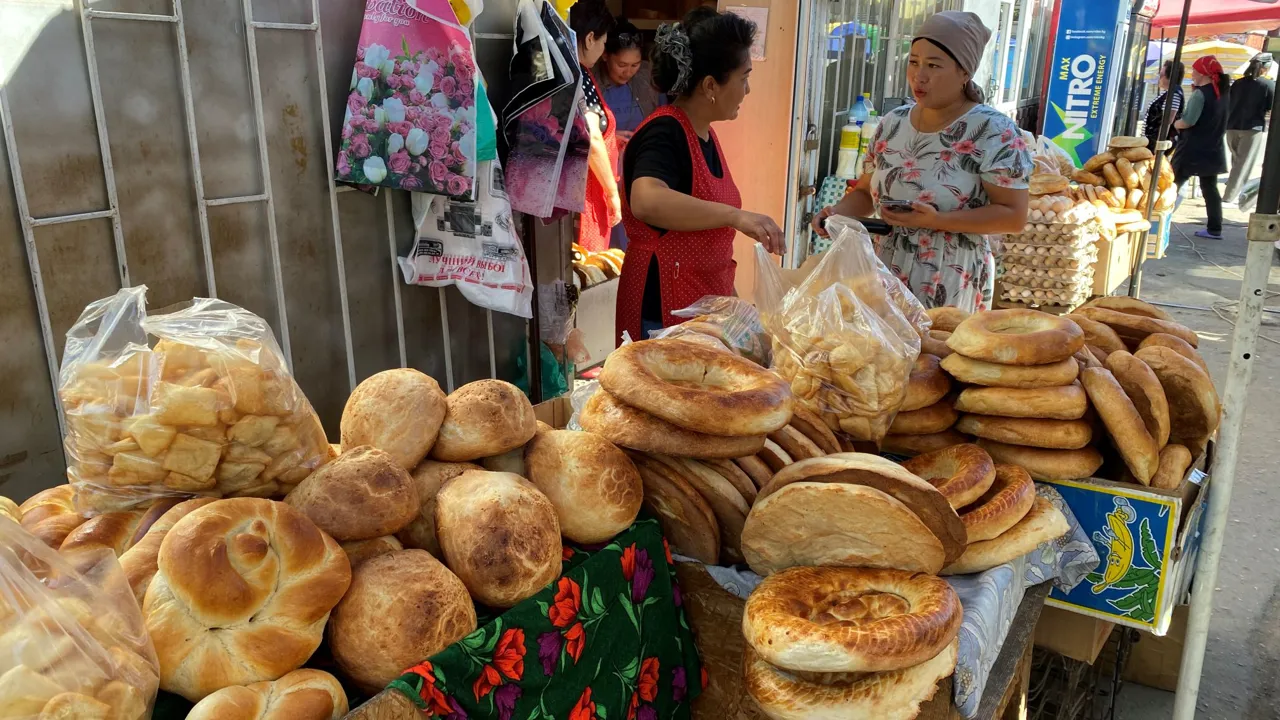 Hjemmebagt og velsmagende kirgisisk brød. Foto Michael Høeg Andersen