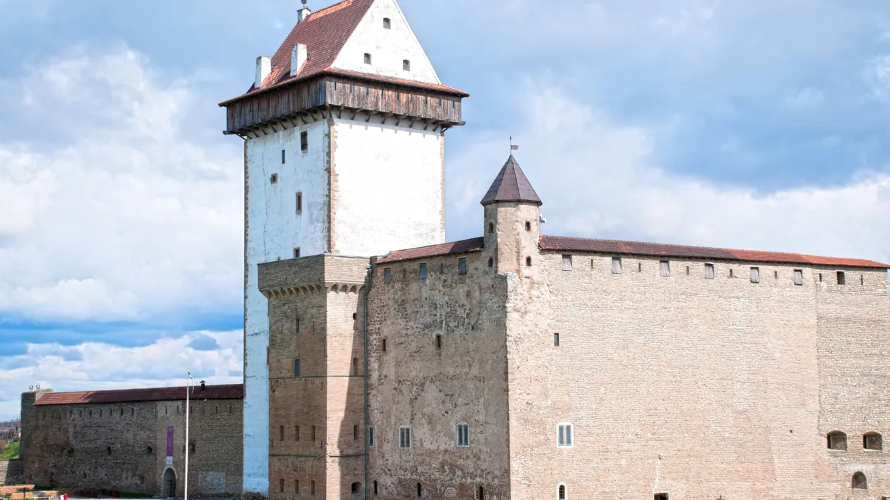 Narva-Slottet blev bygget da Narva var under dansk styre i det 13. århundrede. Foto Viktors Farmor