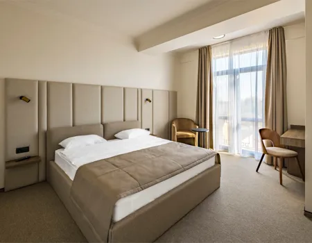 Regency Hotel Chisinau er et moderne hotel, beliggende i hjertet af den historiske bymidte.