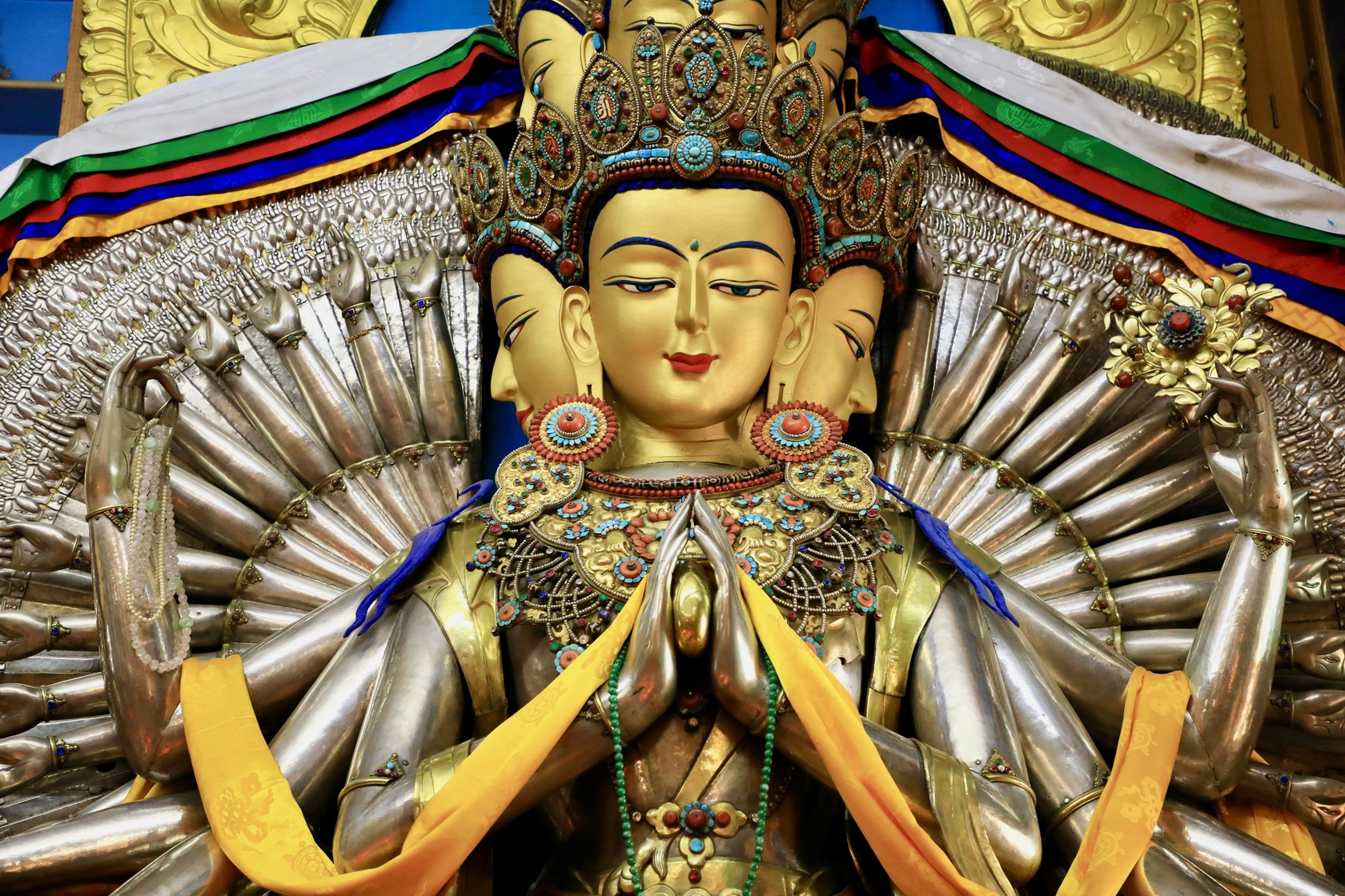Gudestatue i tempel i Dharamsala. Foto Anders Stoustrup