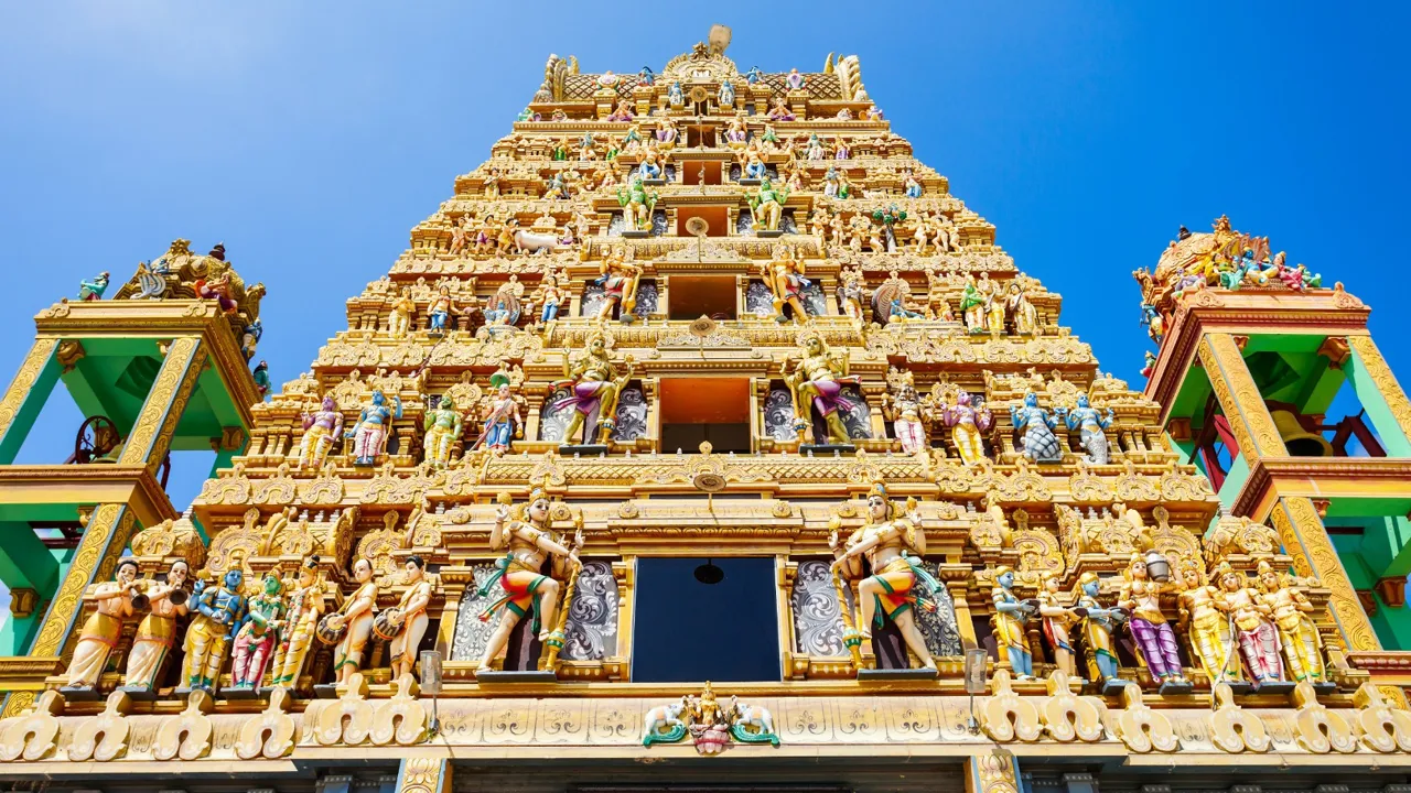 Der findes nogle af de ældste hindu-templer i Jaffna. Vi oplever det på en rejse til Sri Lanka med dansk rejseleder