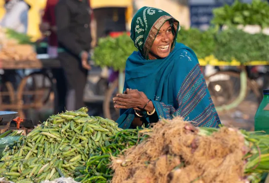 Vi møder de lokale på markeder i Gujarat. Foto Viktors Farmor