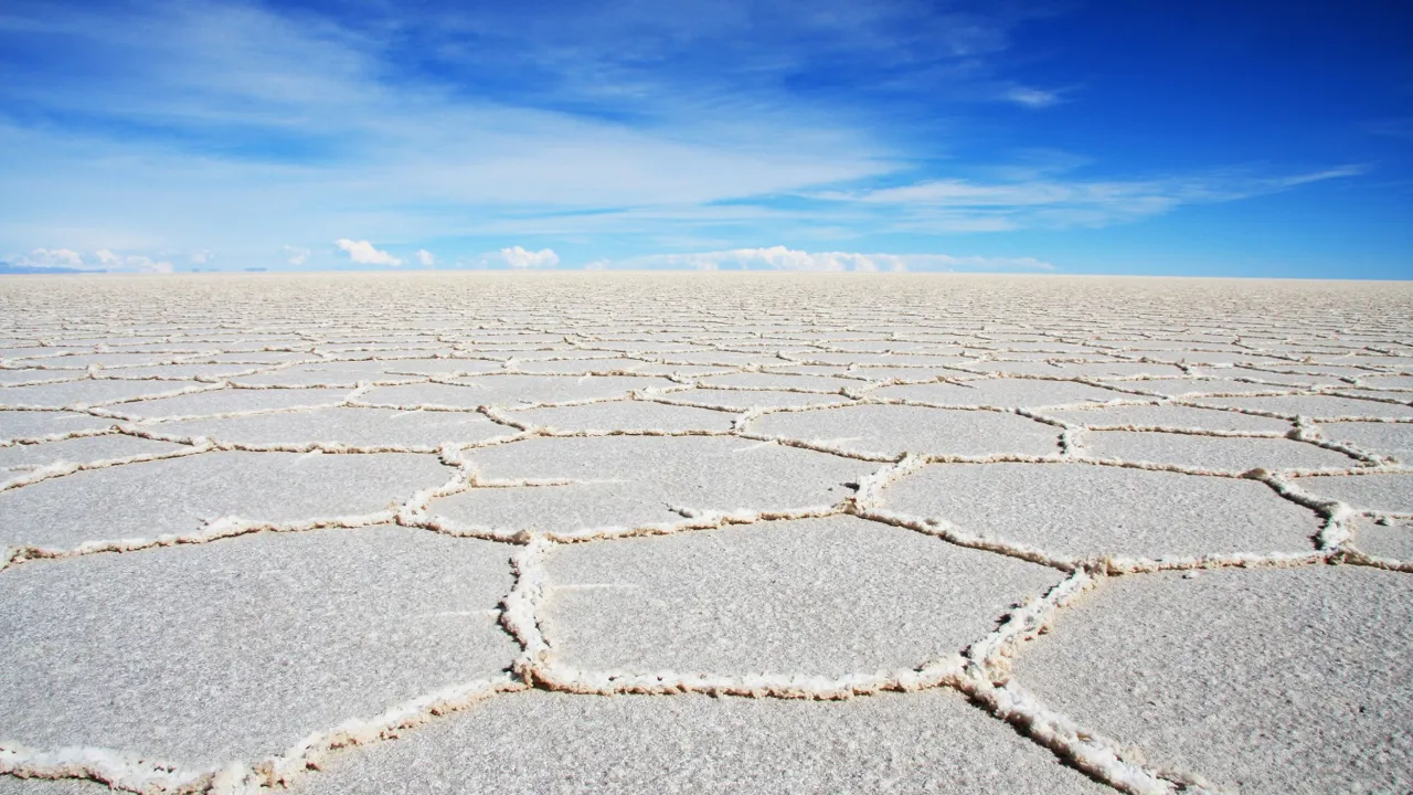 Saltsletterne Salar de Uyuni er resterne efter et hav udtørret gennem millioner af år. Foto Rasmus Nielsen
