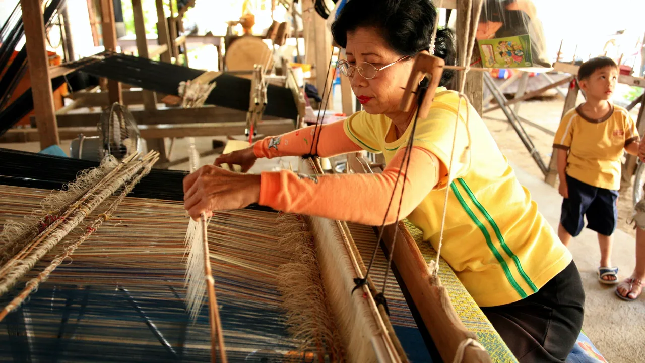 Håndværk har gode kår i Thailands små landsbyer. Foto af Anders Stoustrup