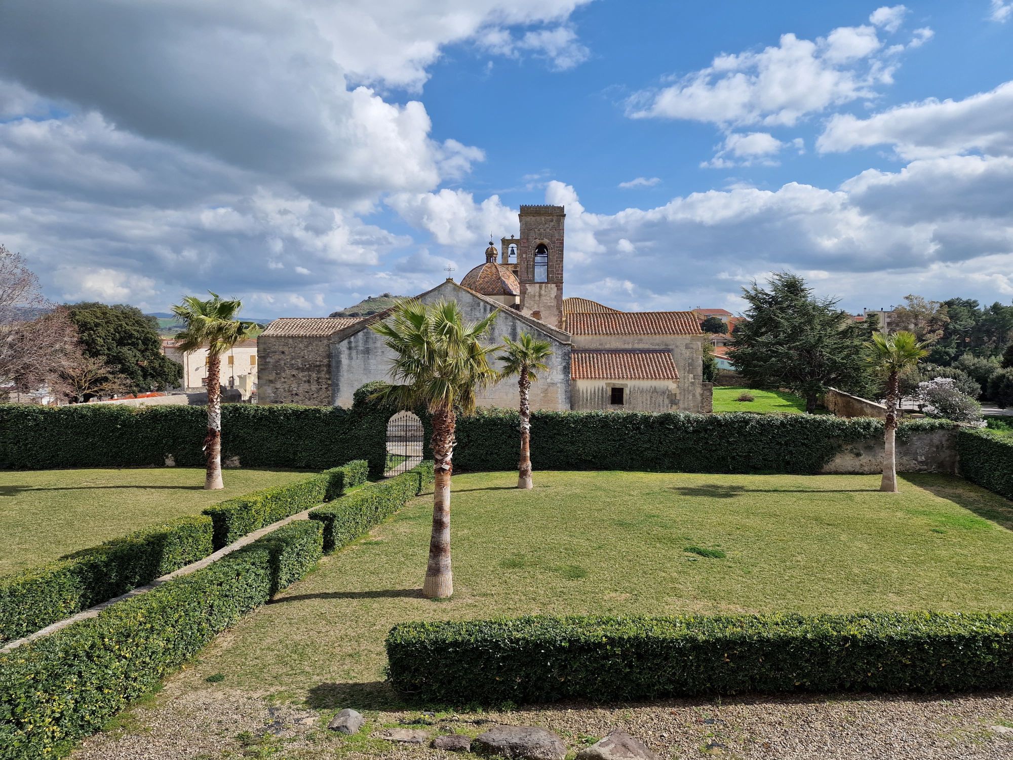 Sardinien var i mange år under spansk herredømme, hvilket stadig ses i de spanske villaer og haver på øen. Foto Lene Brøndum