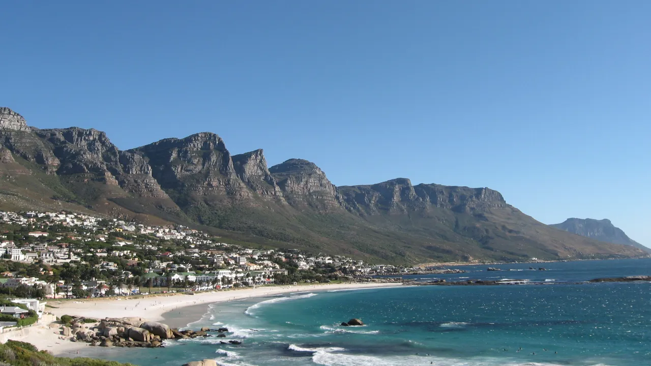 Cape Town ligger usædvanligt smukt placeret, og vi oplever byen på en rejse til Sydafrika. Foto Viktors Farmor