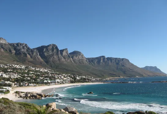 Cape Town ligger usædvanligt smukt placeret, og vi oplever byen på en rejse til Sydafrika. Foto Viktors Farmor