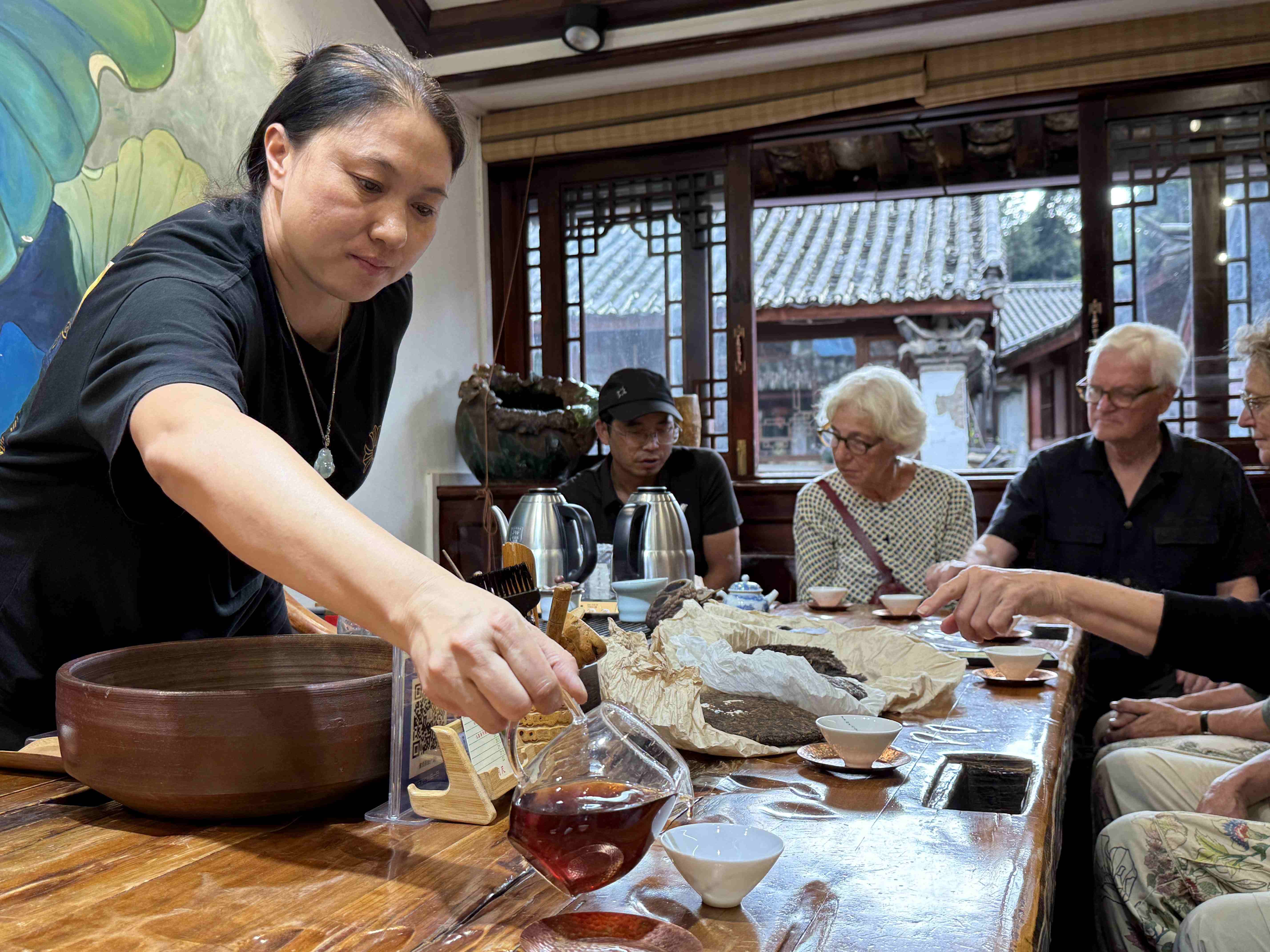 Vi inviteres på te-smagning af den gode Yunnan-te. Foto Signe Bjørnskov Mynster