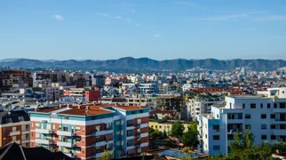 Byen Tirana er Albaniens hovedstad som vi besøger på en rejse med Viktors Farmor. Foto Viktors Farmor