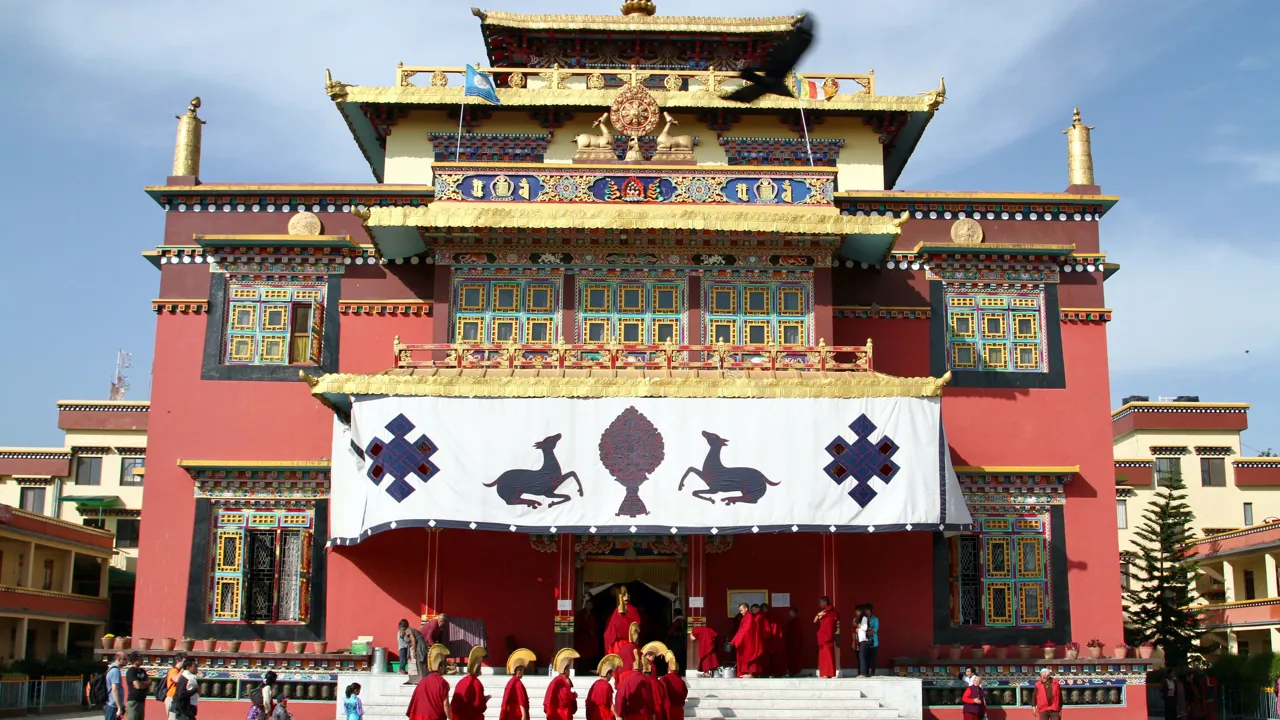 Munke ved shechen templet nær Bodhnath i Kathamandu. Foto af Anders Stoustrup