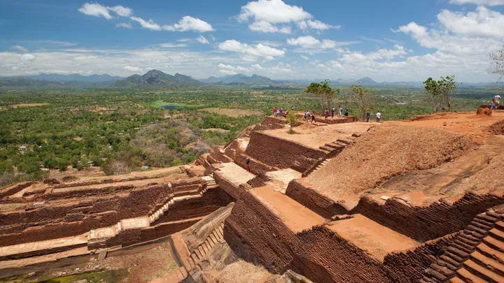 Ruinerne på toppen af Sigiriya ligger med en fantastisk udsigt. Foto Anders Stoustrup