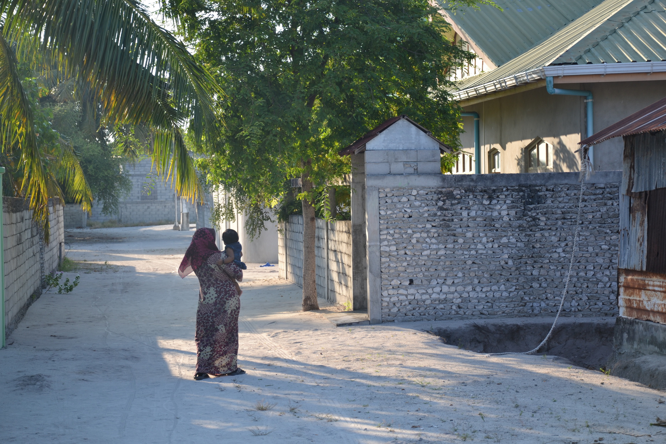Velidhoo byder på et ægte lokalt øliv, hvor ro, venlighed og en afslappet stemning præger hverdagen. Foto Jonas Vilsbøll