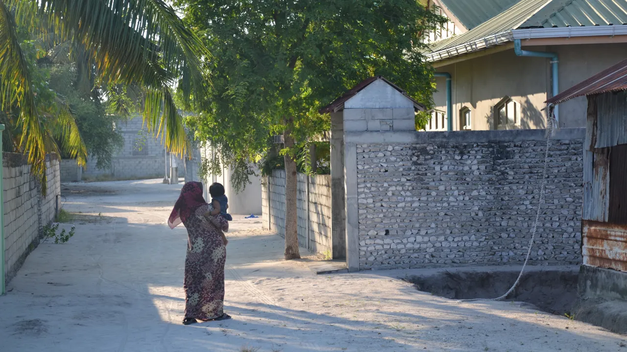 Velidhoo byder på et ægte lokalt øliv, hvor ro, venlighed og en afslappet stemning præger hverdagen. Foto Jonas Vilsbøll