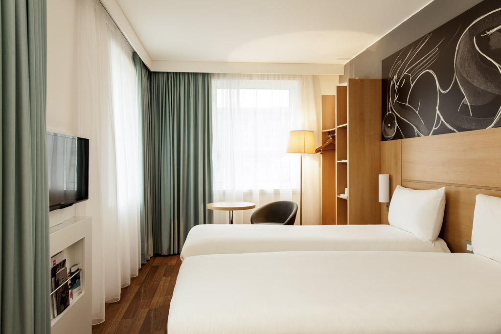 Vi bor på det moderne, 3-stjernede hotel ibis Edinburgh Centre South Bridge, som ligger centralt i Edinburgh. Foto Viktors Farmor