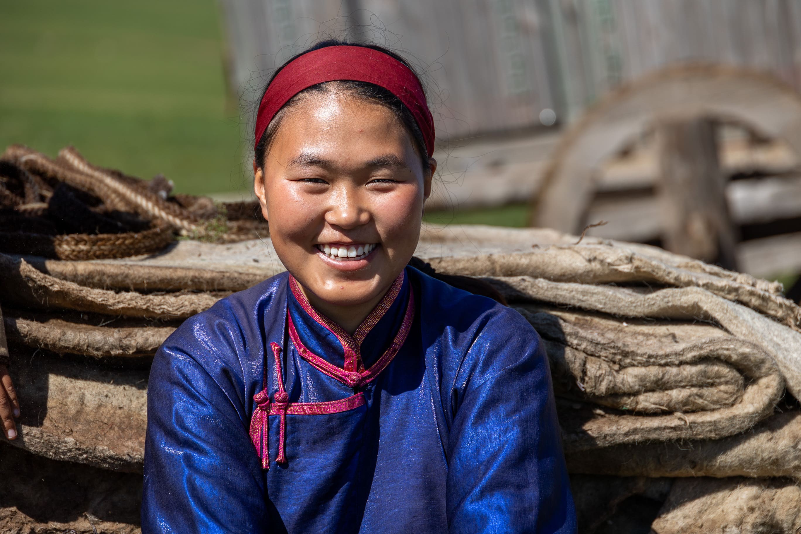 Lokal kvinde i traditionel deel. Foto Verner Rud Nielsen