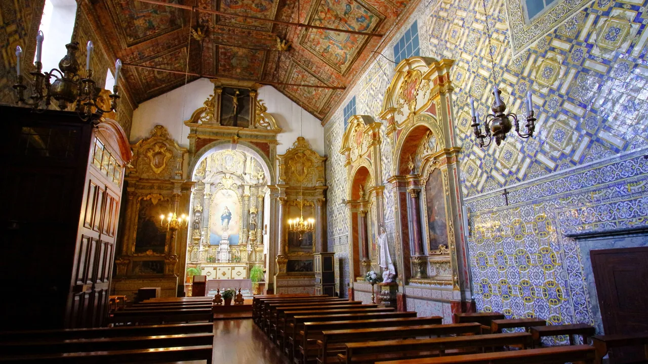 De smukkeste kakler pryder Santa Clara klosteret. Foto Viktors Farmor