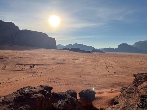 Wadi Rum-ørkenen i Jordan er kendt for sine røde sandklitter og klippeformationer. Foto Josefine Aude Raas