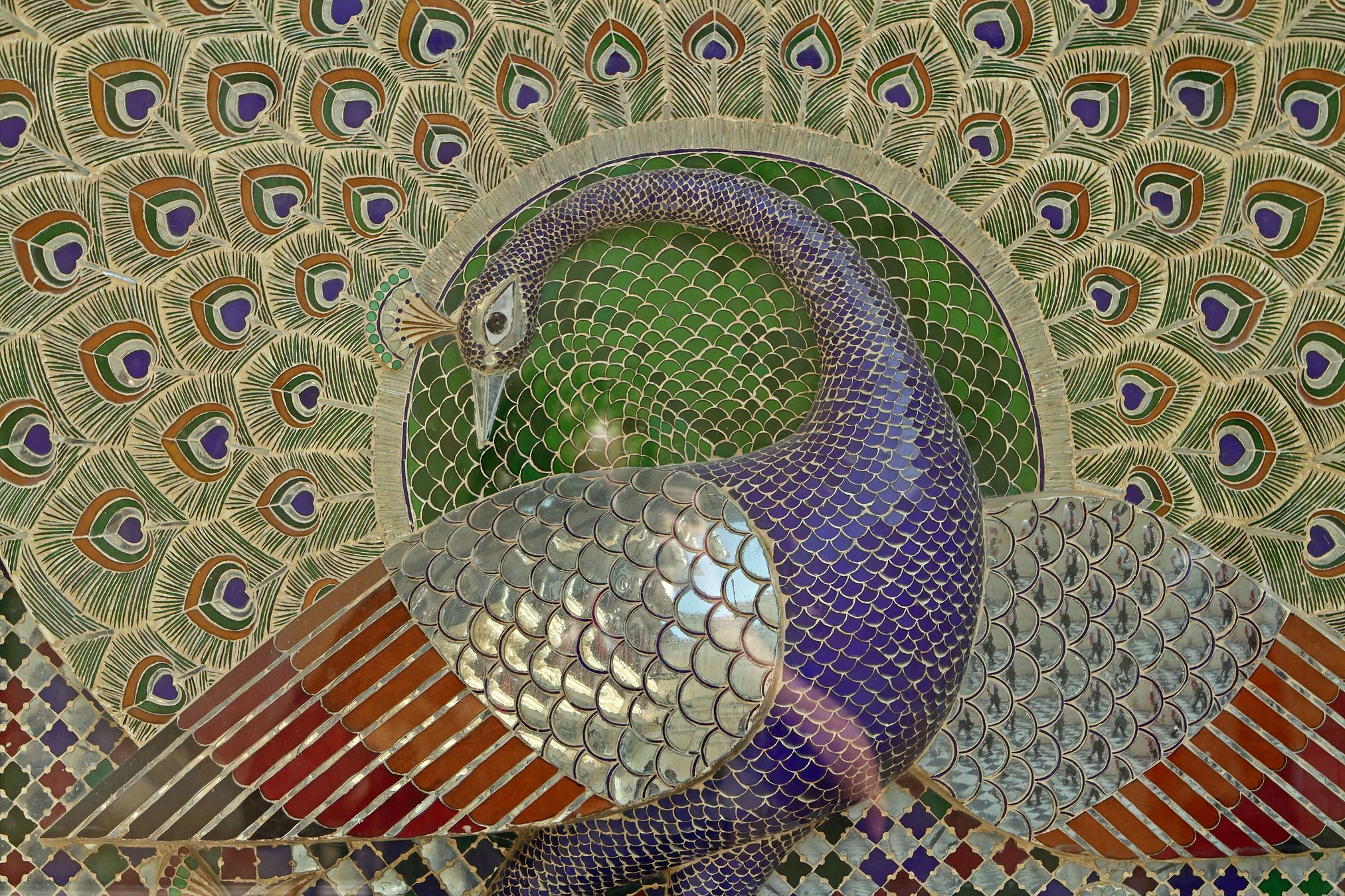Den flotte vægudsmykning i City Palace i Udaipur. Foto Anders Stoustrup