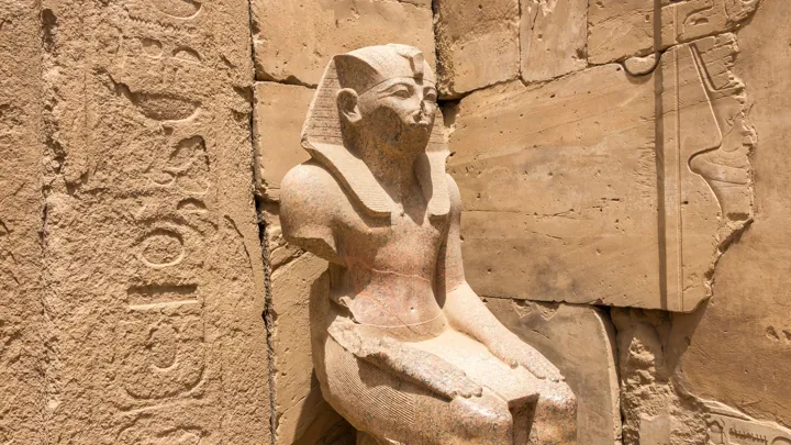 Thutmosos III overtager magten i Egypten. Læs meget mere i Viktors Farmors artikelunivers. 