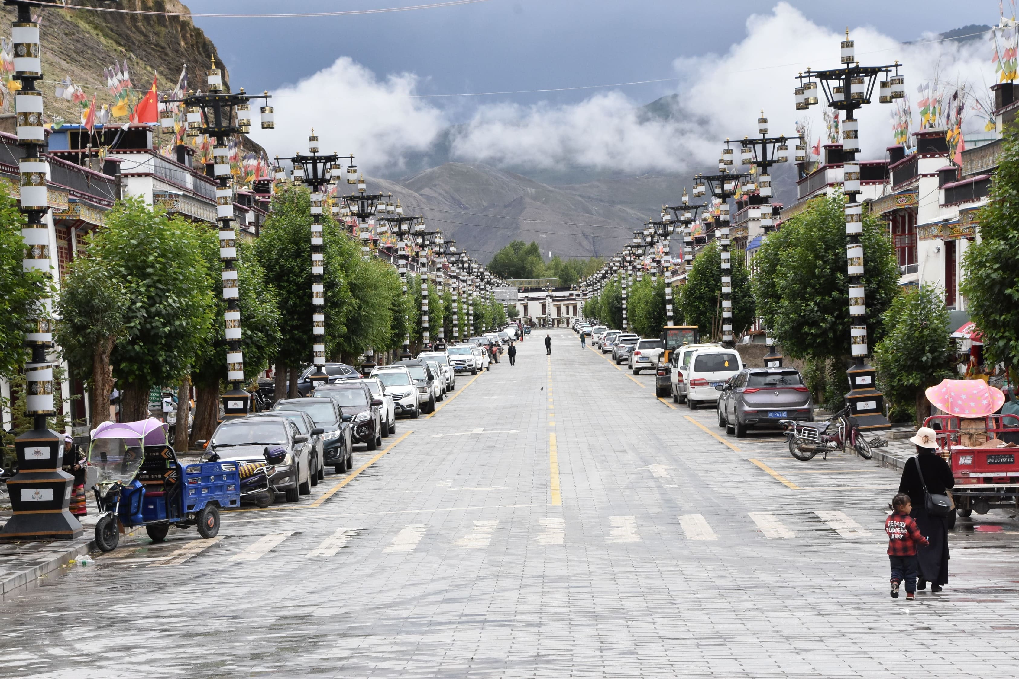 En hyggelig gade i Gyantse. Foto Ulla Dons