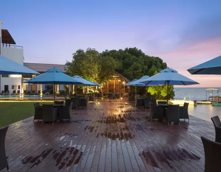 Moderne hotel smukt beliggende ved lagunen i Negombo. Foto Viktors Farmor