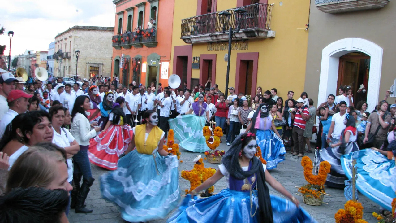 På rejsen under De Dødes Dag oplever vi folkefesten i Mexico. Foto Vagn Olsen