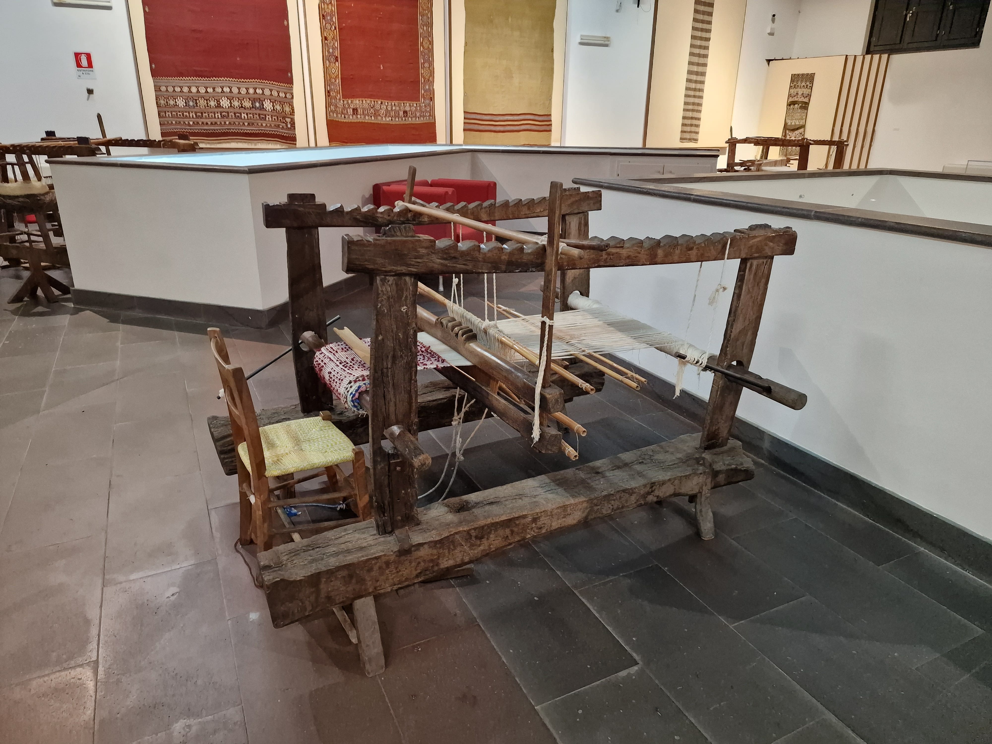 I Samugheo bliver vi klogere på den Sardiske væverkunst. Foto Lene Brøndum