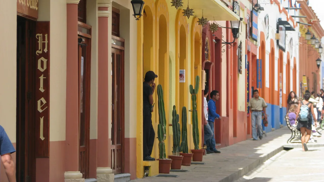 Vi har tid i den farverige by San Cristobal. Foto Viktors Farmor