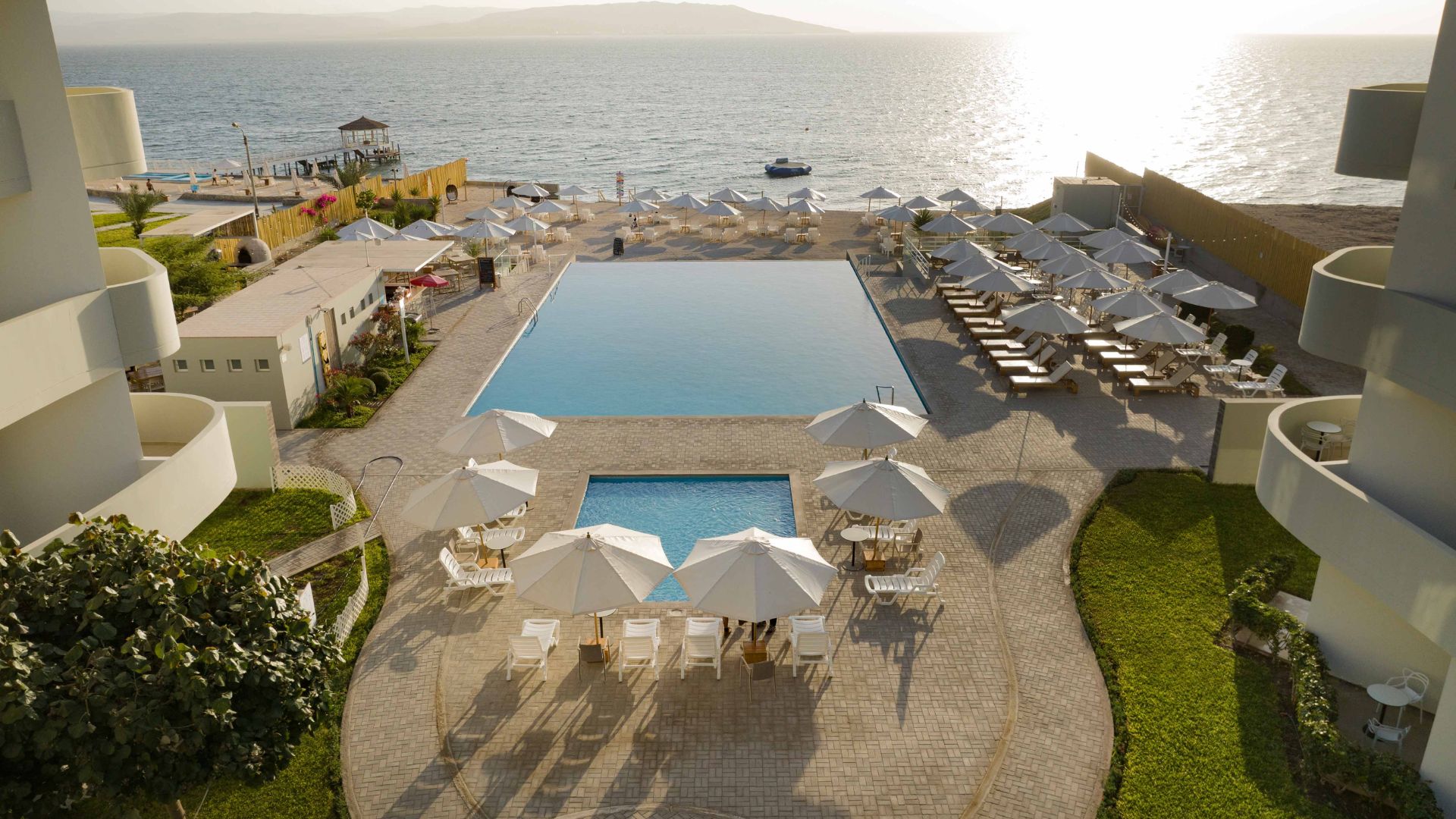 Vi overnatter på dette lækre firestjernede hotel ved stranden ca. 5 min kørsel fra centrum af Paracas by. Foto Viktors Farmor