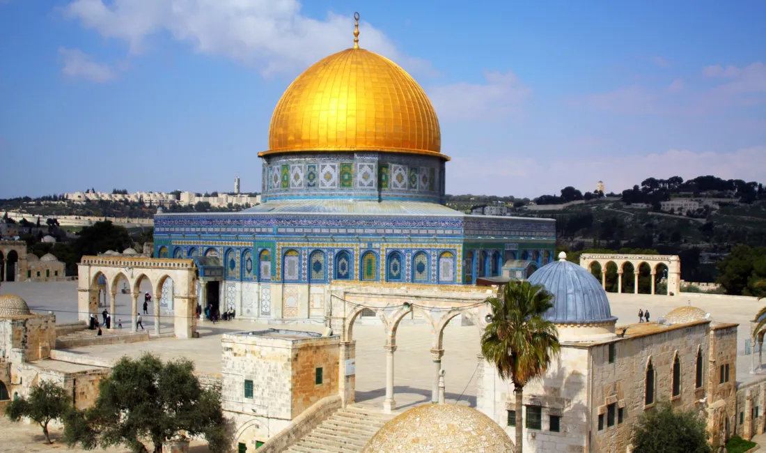 Oven over Grædemuren ligger den smukke Omar Moské med guldkuplen. Foto Viktors Farmor