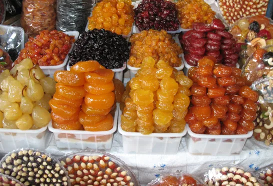 Den søde tand kan blive forkælet med kandiserede frugter i alverdens afskygninger.