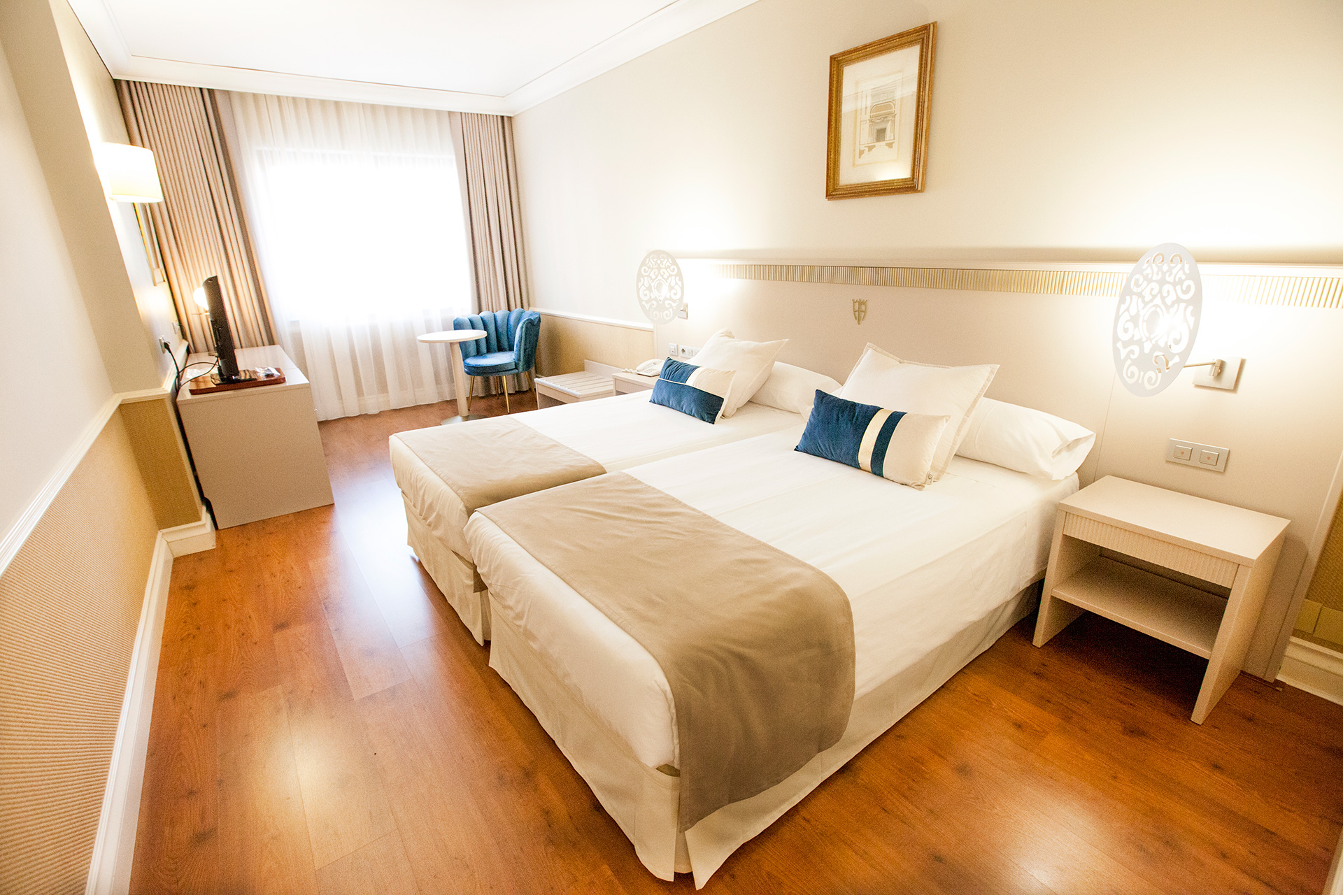 Hotel Alfonso VIII ligger centralt i Soria, tæt på byens historiske seværdigheder og hyggelige gågader. Hotellet 