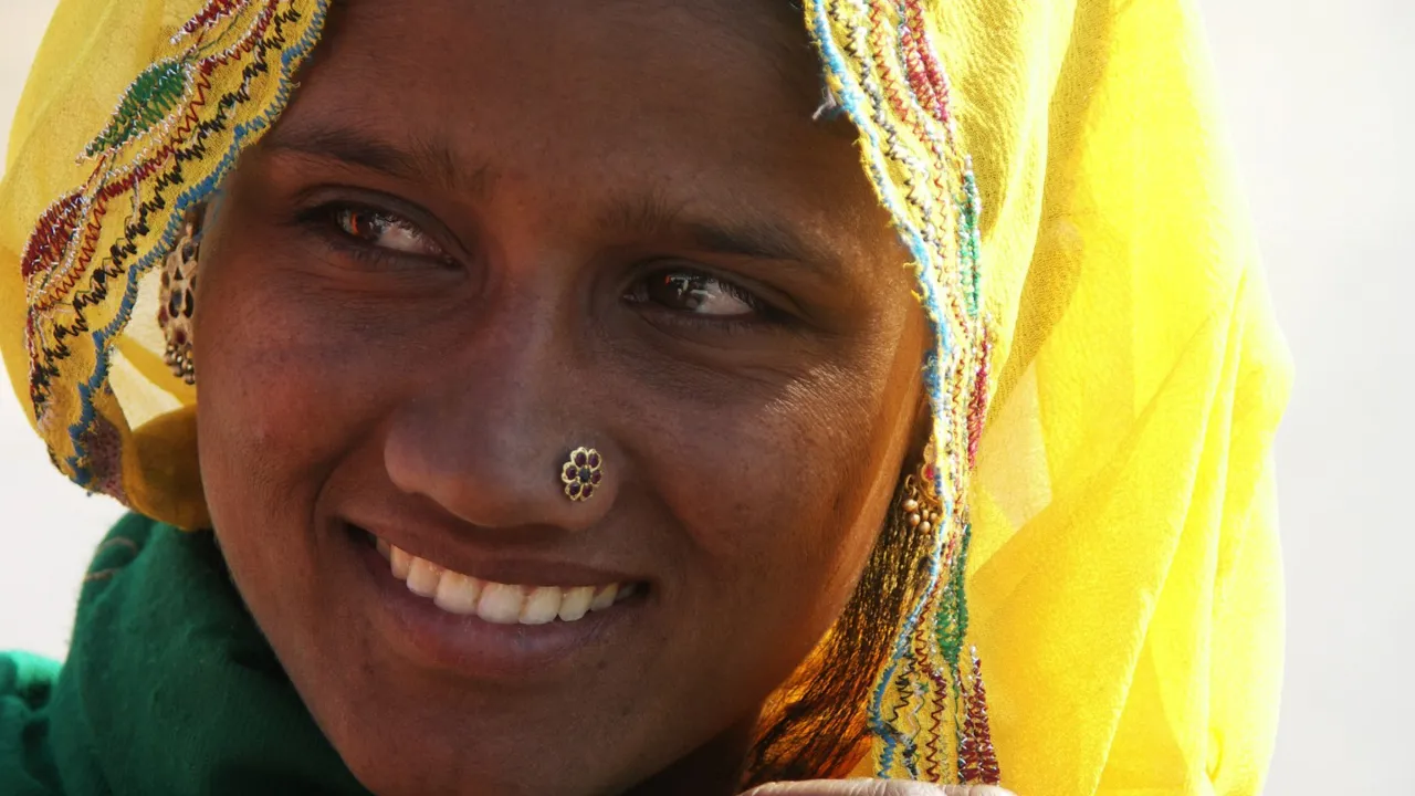 Kvinderne er farverigt klædt i Indien. Foto Kirsten Andersen