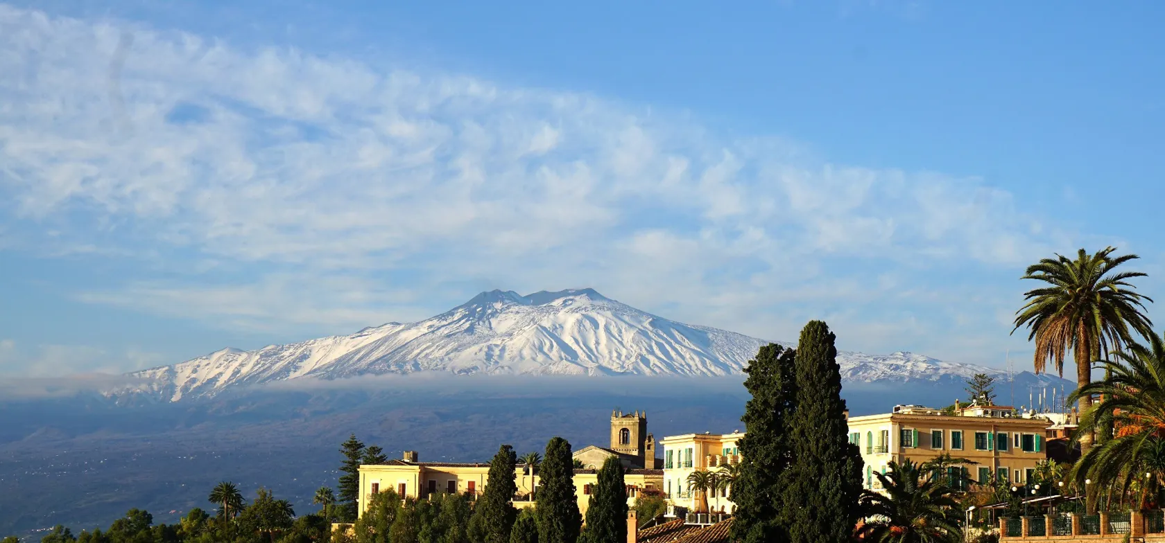 Etna er en af de mest aktive vulkaner i verden.