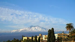Etna er en af de mest aktive vulkaner i verden.