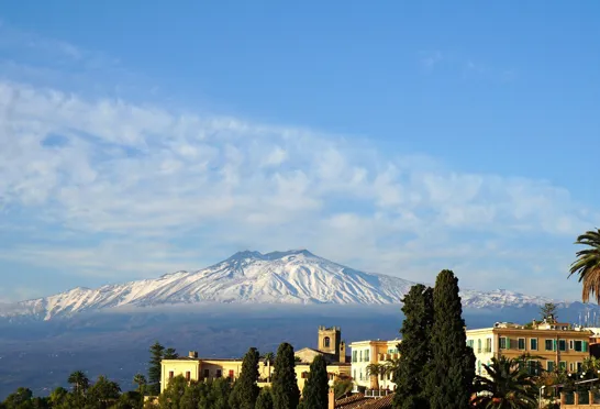 Etna er en af de mest aktive vulkaner i verden.
