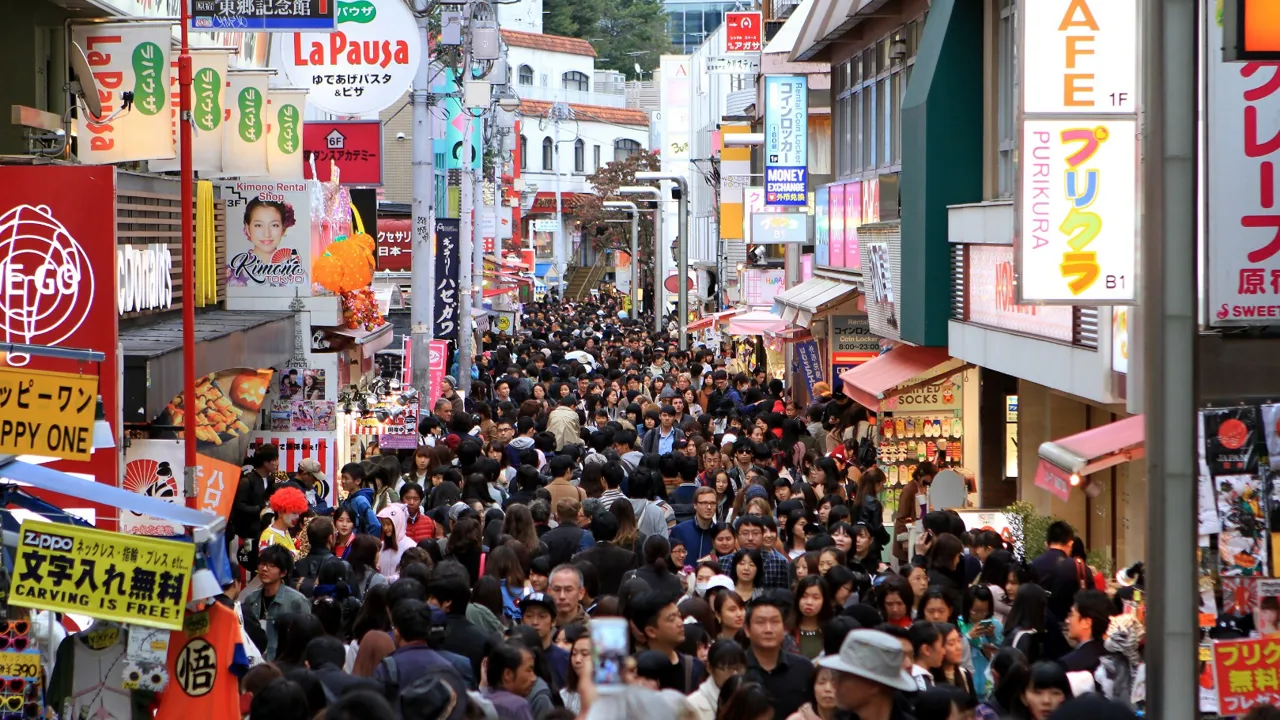 Der er mange mennesker i Tokyo. Foto Anders Stoustrup