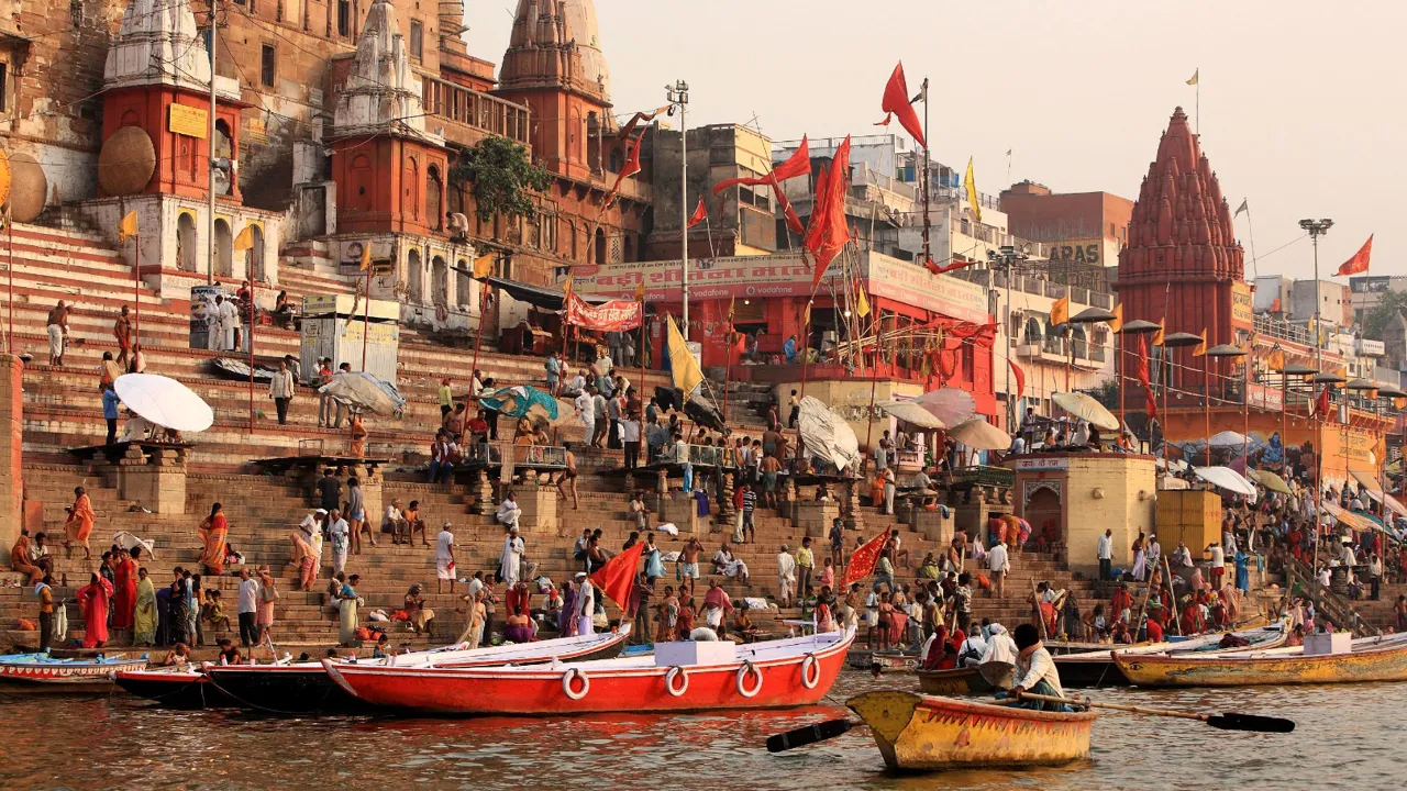 Morgengry i Varanasi. Foto Anders Stoustrup