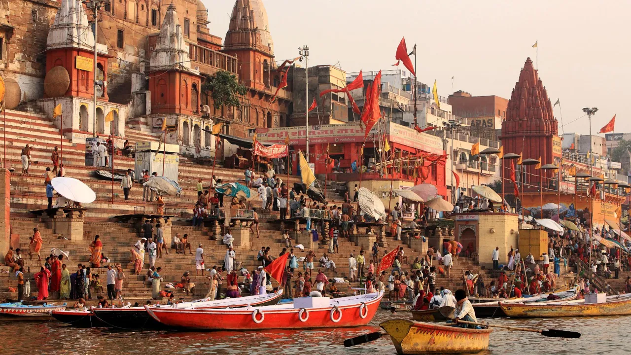 Morgengry i Varanasi. Foto Anders Stoustrup