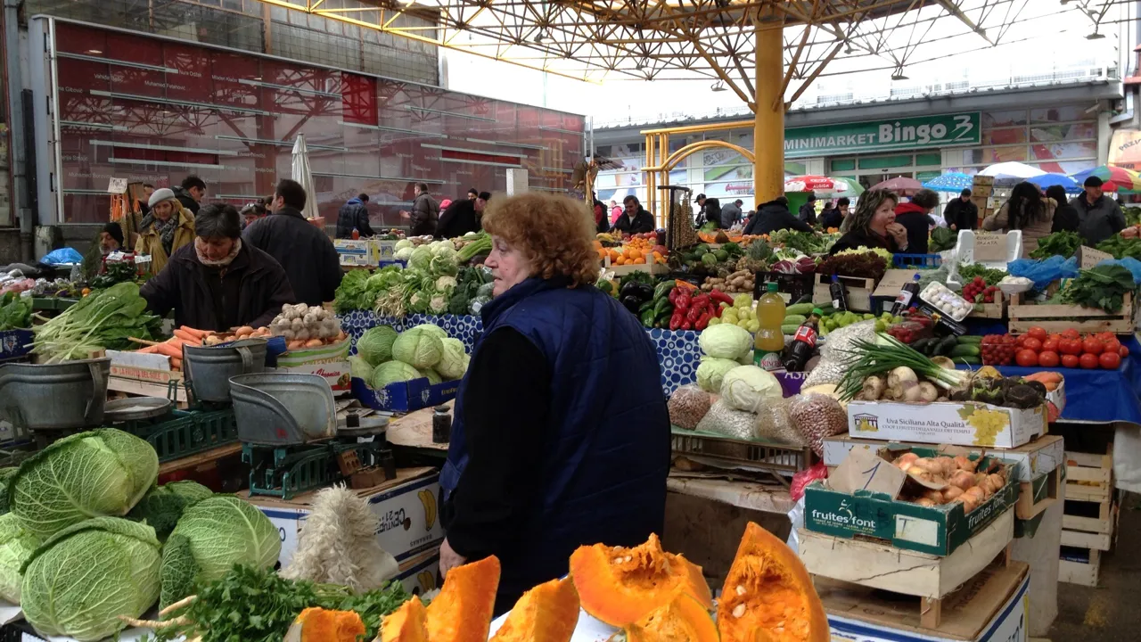 På Sarajevos overdækkede madmarked Pijaca Markale smager vi på lokale delikatesser. Foto Anne Marie Esper Larsen