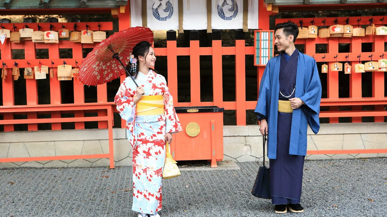 Det er ikke ualmindeligt at se folk i traditionelle dragter i Kyoto. Foto Anders Stoustrup