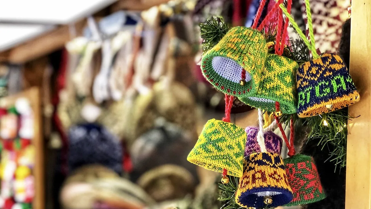 Strikvarer på julemarkedet i Riga. Foto Viktors Farmor