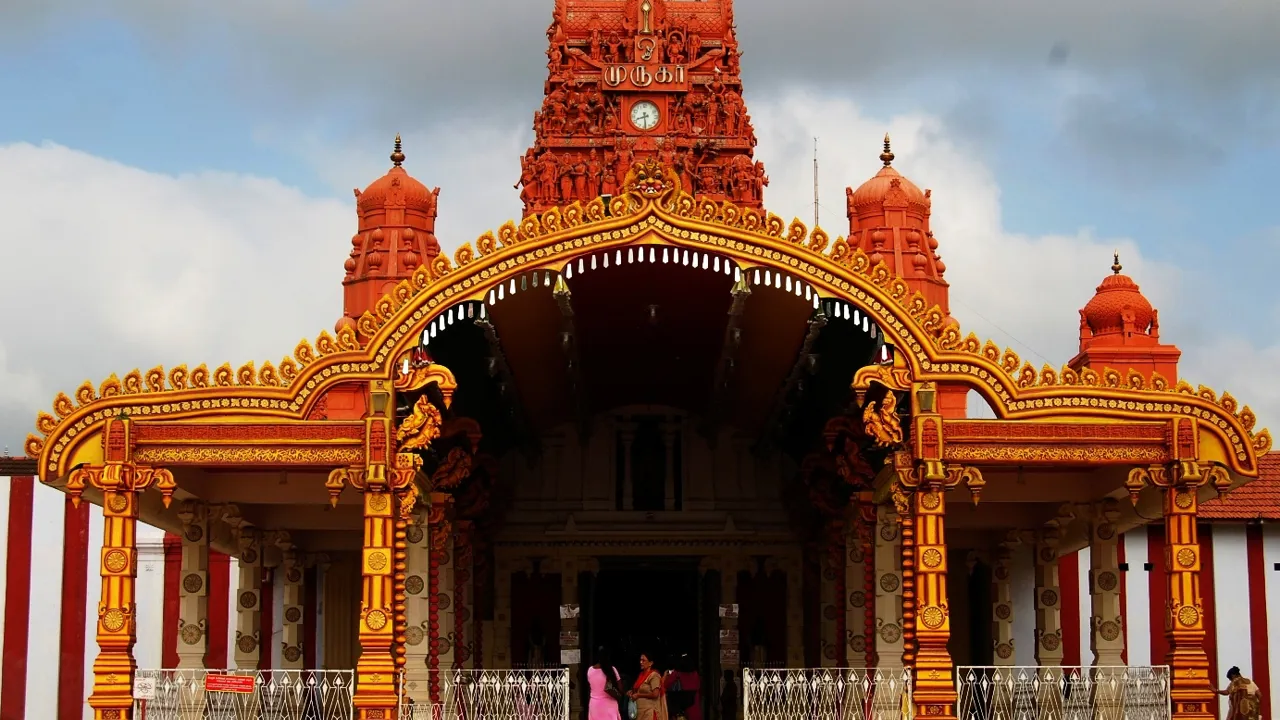 Kandaswamy templet i Jaffna er et enormt tempelkompleks med dekorerede korridorer og en smuk gårdhave. Foto Viktors Farmor